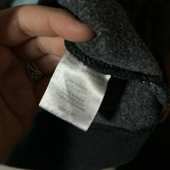 Disney Dumbo Dark Gray Graphic Hoodie, Vintage Feel, Size Medium - Picture 6 of 8